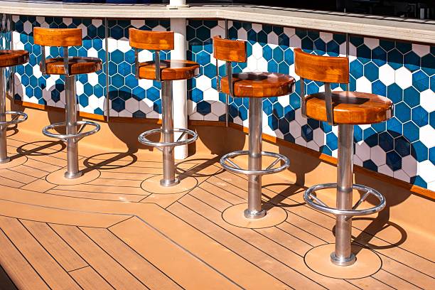 How to Pick Outdoor Bar Stools