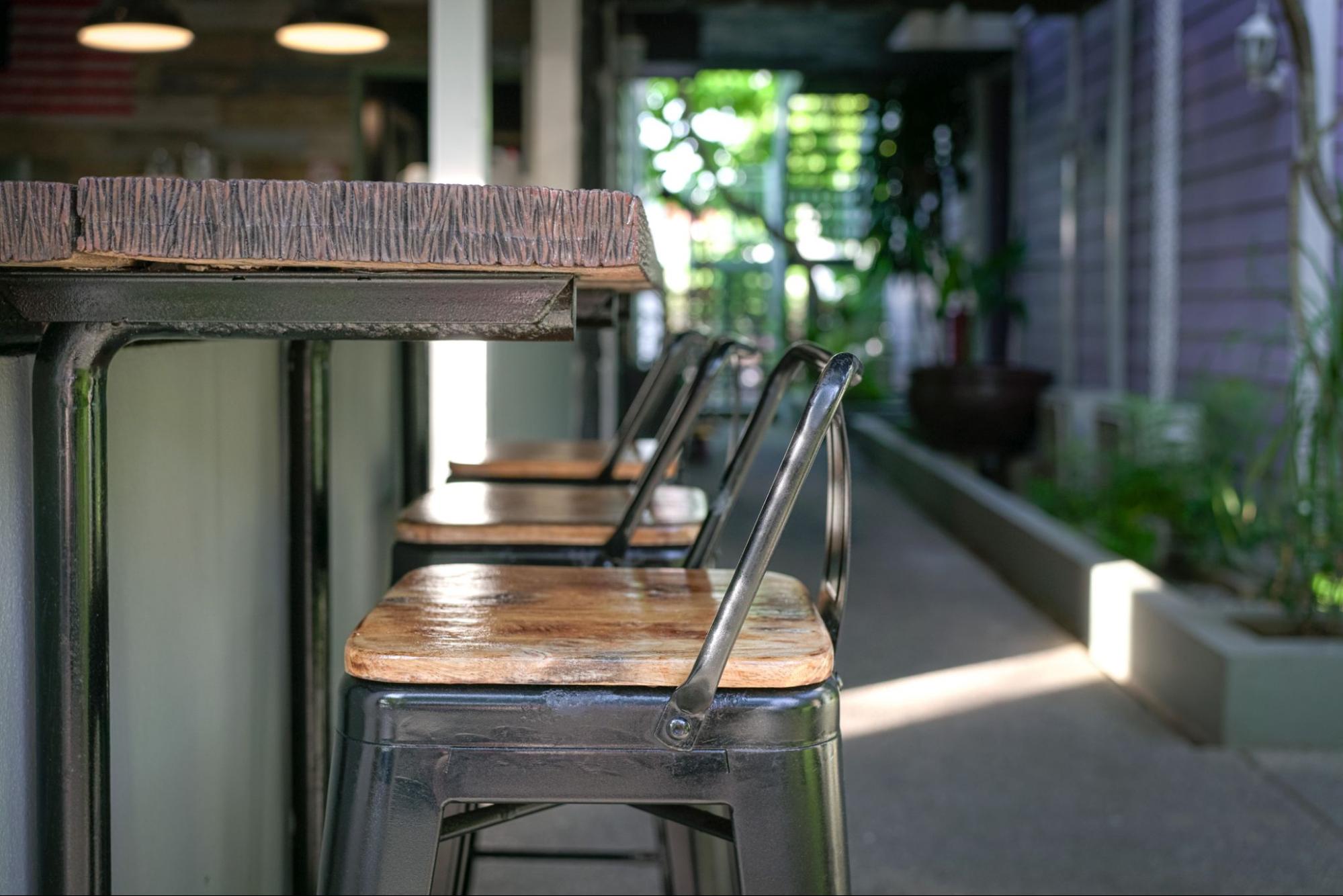 Counter Height vs Bar Height Stools: How to Choose the Right Stool Height